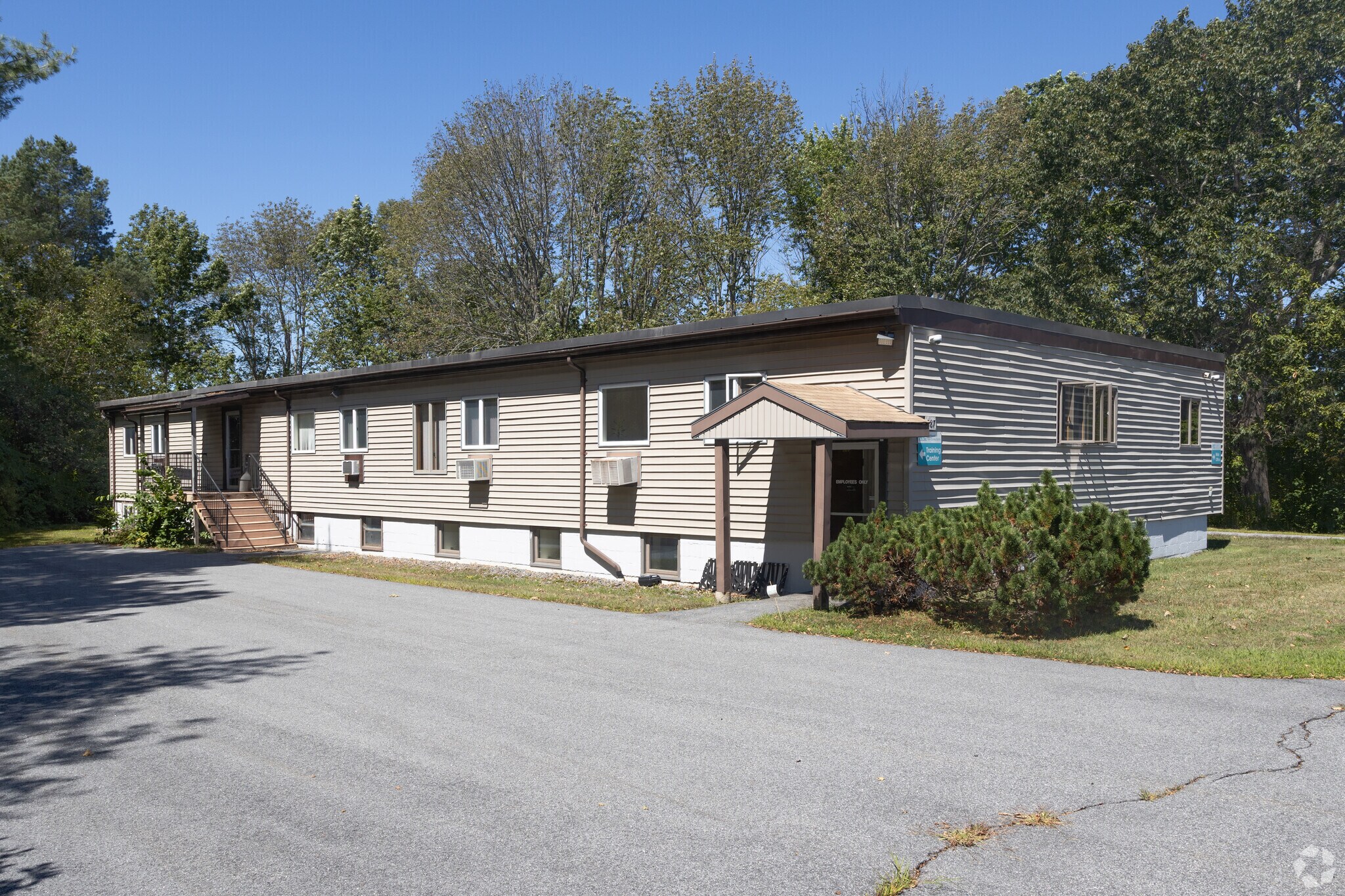 587 Spring St, Westbrook, ME à vendre Photo du bâtiment- Image 1 de 41