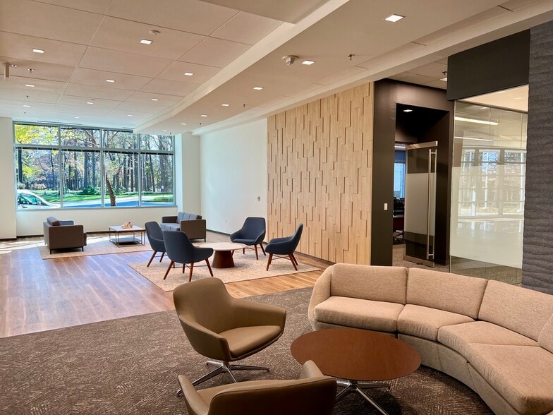 3120 Fairview Park Dr, Falls Church, VA à louer - Photo intérieure - Image 2 de 14