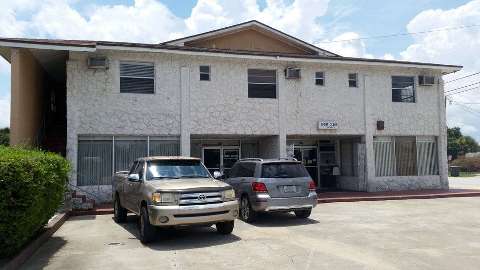 1921 Avenue D, Fort Pierce, FL for sale - Building Photo - Image 3 of 24