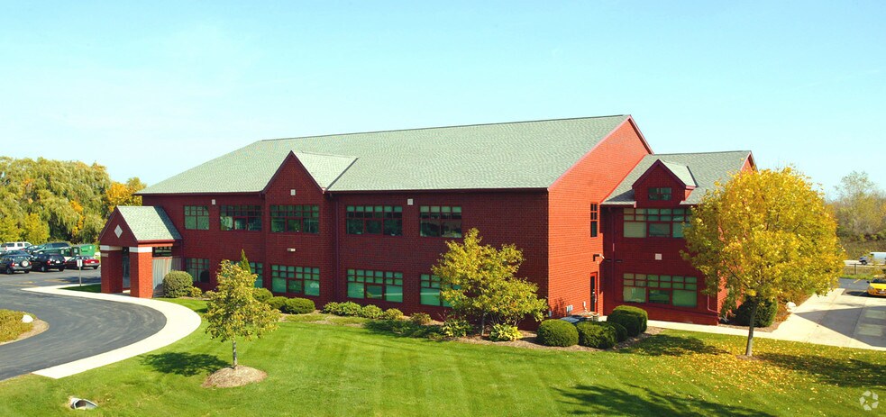 10602 N Port Washington Rd, Mequon, WI for lease - Building Photo - Image 2 of 3