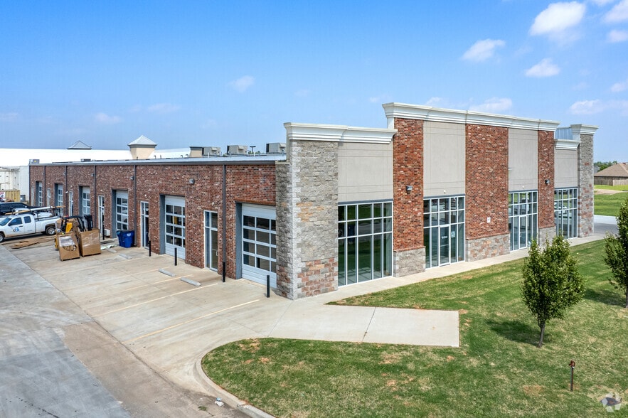317 N Trade Center Ter, Mustang, OK for lease - Building Photo - Image 2 of 11