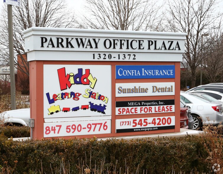 1320-1372 W Algonquin Rd, Arlington Heights, IL à louer - Photo du bâtiment - Image 3 de 4