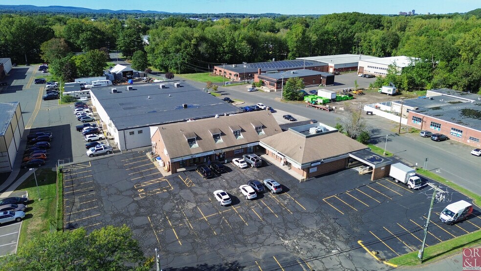252-260 Hartford Ave, Newington, CT à louer - Photo du bâtiment - Image 3 de 4