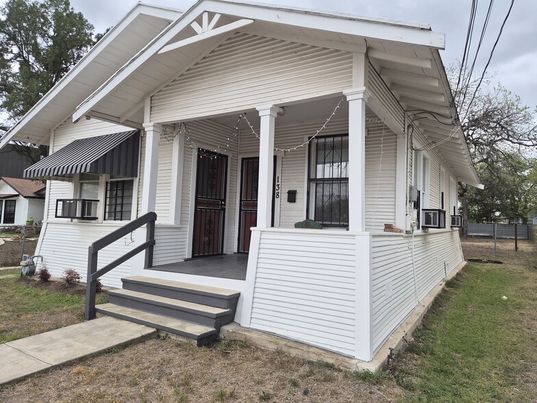 122/126/138 Lone Star Blvd portfolio of 3 properties for sale on LoopNet.ca - Primary Photo - Image 1 of 9