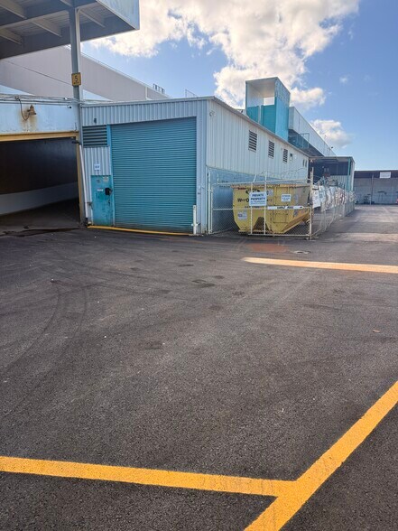 98-021 Kamehameha Hwy, Aiea, HI à louer - Photo du bâtiment - Image 3 de 13
