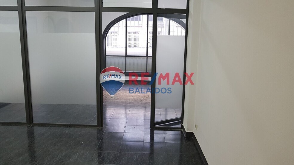 Office in Vigo, Pontevedra for lease - Interior Photo - Image 3 of 11