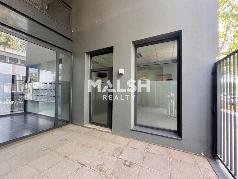 Office in Lyon for lease - Building Photo - Image 2 of 10