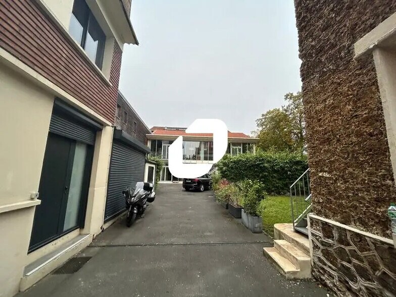 Bureau dans Ivry-sur-Seine à louer - Photo du bâtiment - Image 3 de 13