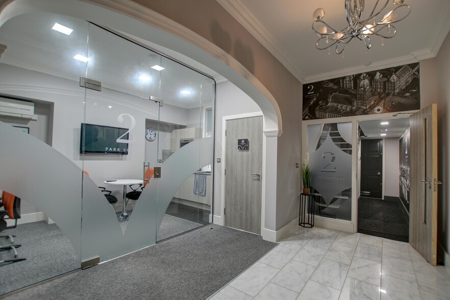 2 Park Sq E, Leeds for lease - Interior Photo - Image 2 of 9