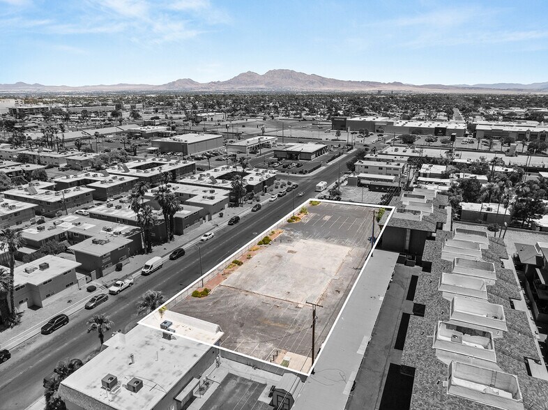 1111 Sierra Vista Dr, Las Vegas, NV à vendre - Photo du bâtiment - Image 3 de 11