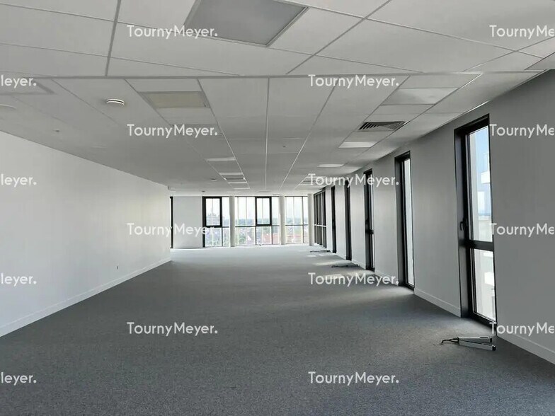 Office in Bordeaux for lease - Building Photo - Image 3 of 9