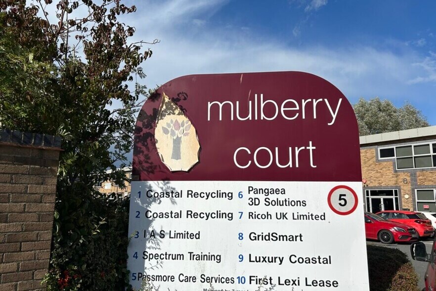 Lustleigh Clos, Exeter à vendre - Photo du bâtiment - Image 2 de 2