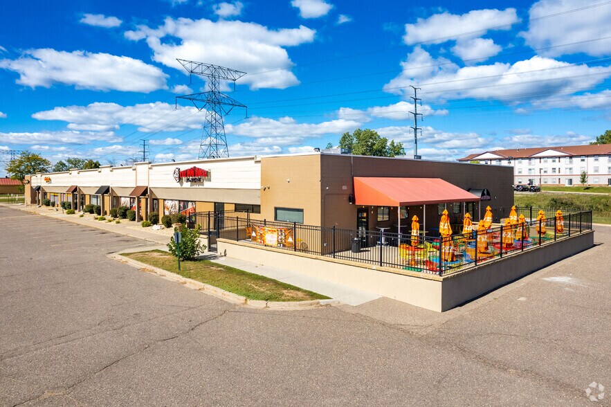 2015-2029 Woodlynn Ave, Maplewood, MN à louer - Photo du bâtiment - Image 2 de 9