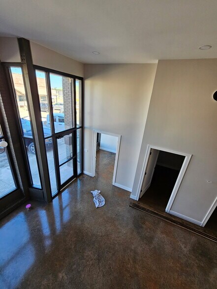 215 Main St, Garden City, MO à vendre - Photo intérieure - Image 2 de 5