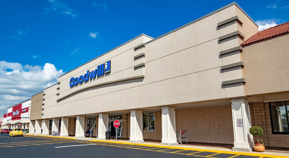 600 Sebring Sq, Sebring, FL à louer - Photo du bâtiment - Image 3 de 7