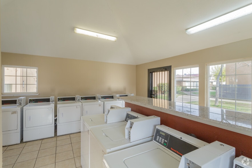 5900 Riza Ave, Sacramento, CA for sale - Building Photo - Image 2 of 7