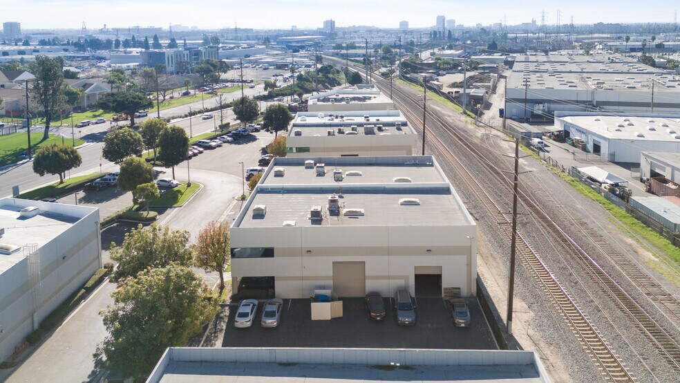 1345 S Lewis St, Anaheim, CA à vendre - Photo du bâtiment - Image 3 de 16