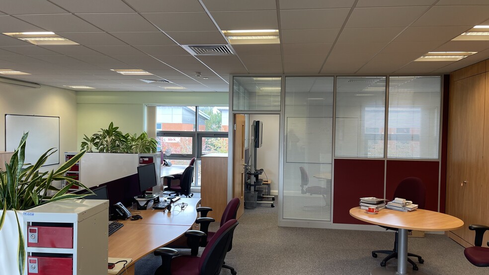 1b Tournament Ct, Warwick for lease - Interior Photo - Image 3 of 16