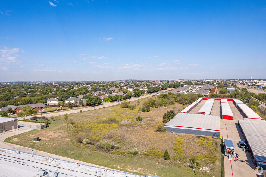 5601 Basswood Blvd, Fort Worth, TX à vendre - Photo du b timent - Image 3 de 11