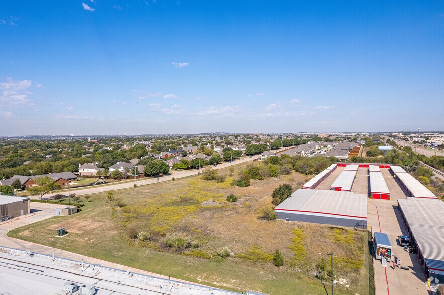 5601 Basswood Blvd, Fort Worth, TX à vendre - Photo du bâtiment - Image 3 de 11