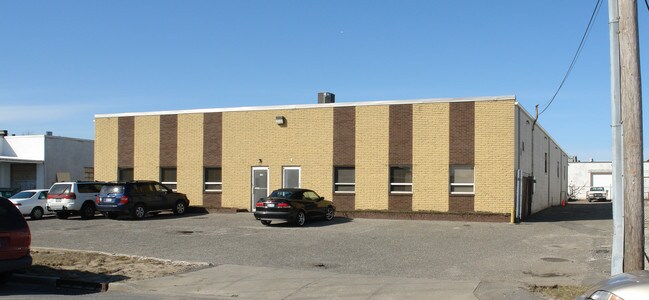 Plus de détails pour 195 S Fehr Way, Bay Shore, NY - Industriel à vendre
