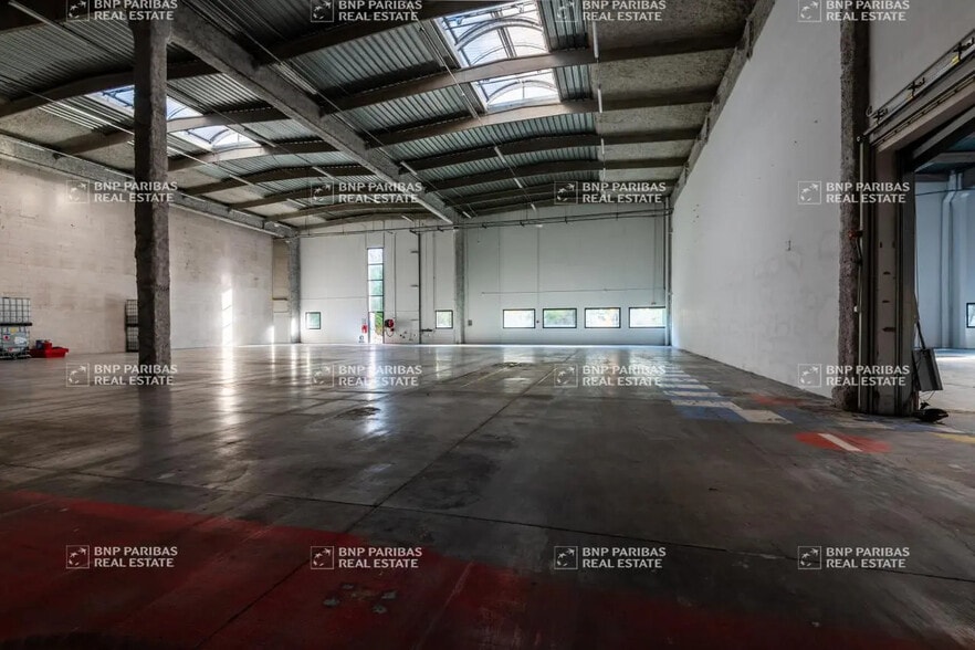 Local d'activités dans Croissy-Beaubourg à vendre - Photo intérieure - Image 3 de 6