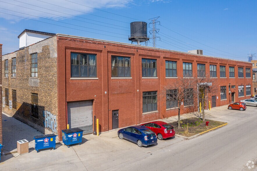1622 W Carroll Ave, Chicago, IL à louer - Photo du bâtiment - Image 2 de 11