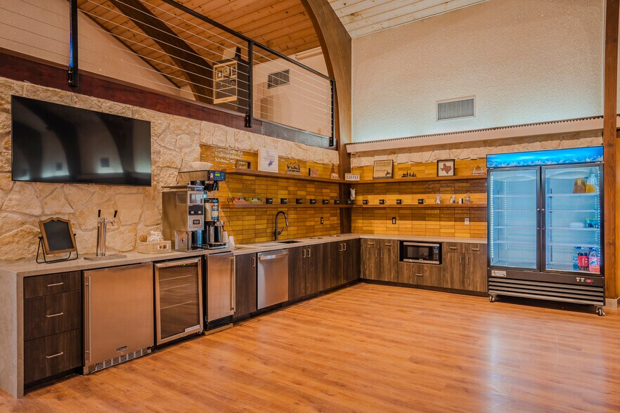 5232 East Fwy, Baytown, TX à louer - Photo intérieure - Image 2 de 13