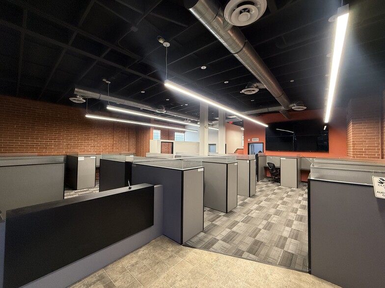 7525 Topanga Canyon Blvd, Canoga Park, CA for lease - Building Photo - Image 2 of 10