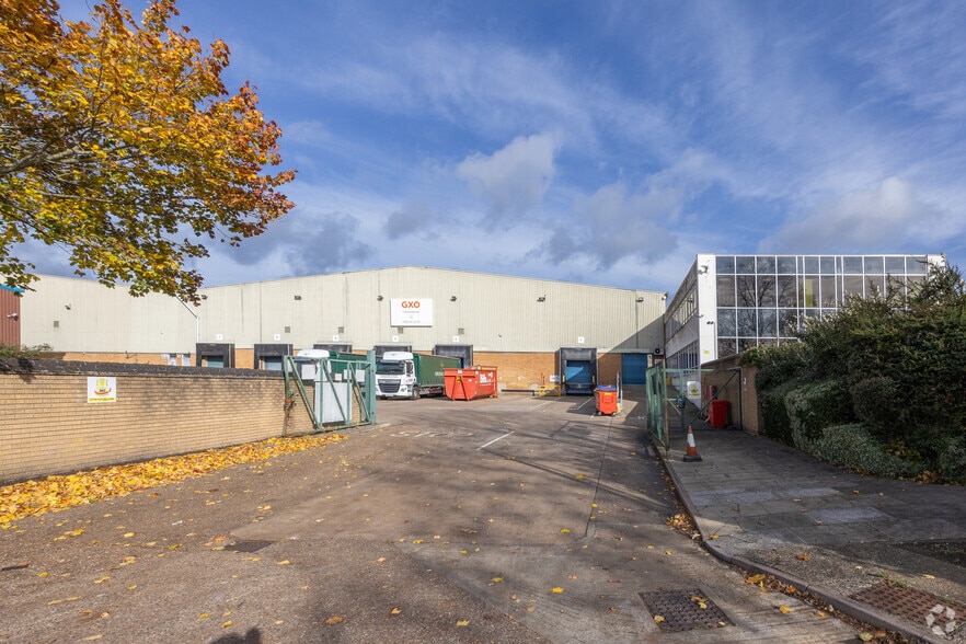 1 Gambrel Rd, Northampton for lease - Primary Photo - Image 3 of 4