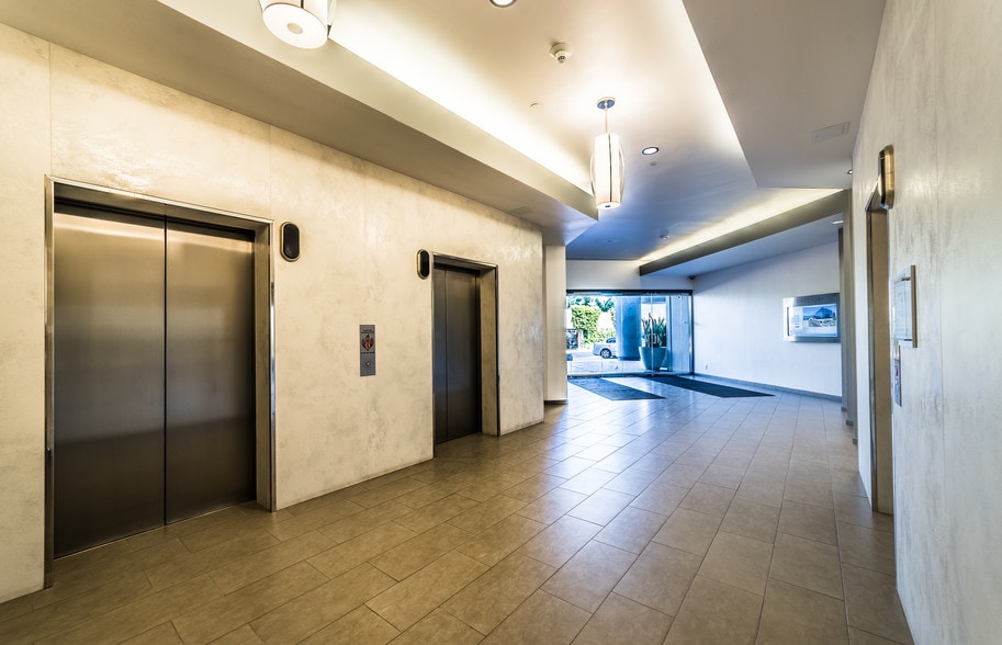 9275 Sky Park Ct, San Diego, CA for lease - Building Photo - Image 1 of 15