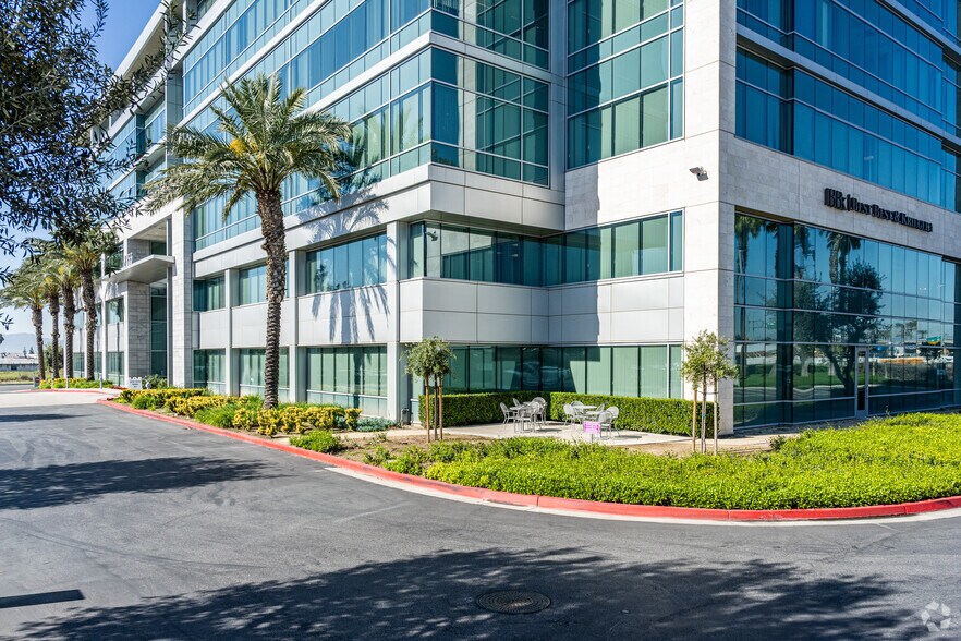 2855 E Guasti Rd, Ontario, CA à louer - Photo du bâtiment - Image 3 de 6