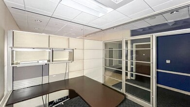 137-205 E Lincoln Trail Blvd, Radcliff, KY for lease Interior Photo- Image 2 of 7