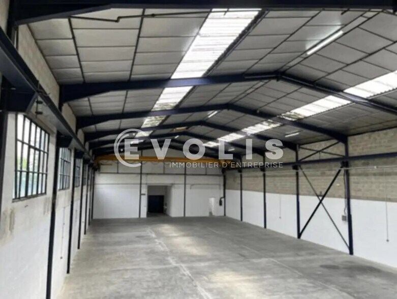 Flex in Morangis for lease - Interior Photo - Image 3 of 5