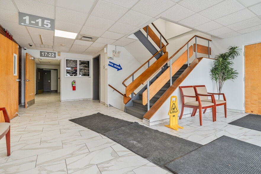 235 Chestnut St, Springfield, MA for lease - Building Photo - Image 3 of 17