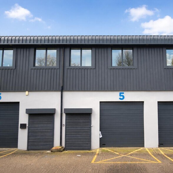 131 Aurelia Rd, Croydon à louer - Photo du bâtiment - Image 2 de 8