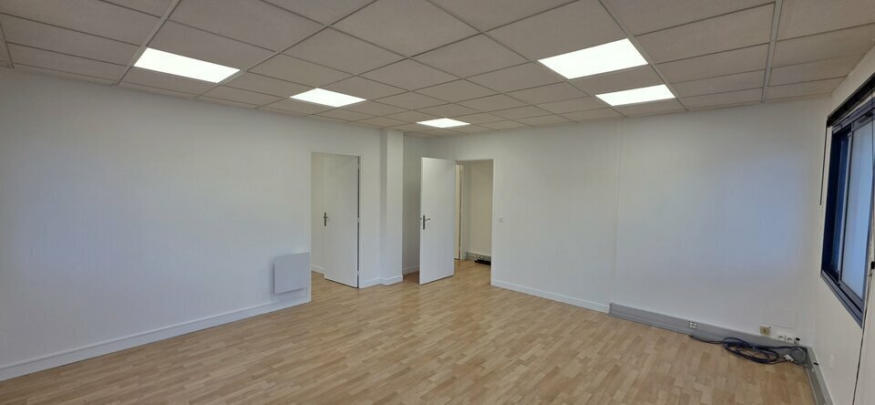 10 Rue De La Closerie, Lisses for lease - Interior Photo - Image 2 of 11