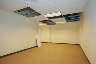 15 Tech Valley Dr, East Greenbush, NY à louer Photo du bâtiment- Image 2 de 4