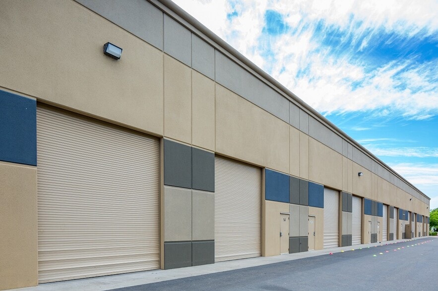 1235 Glenhaven Ct, El Dorado Hills, CA à louer - Photo du bâtiment - Image 3 de 9