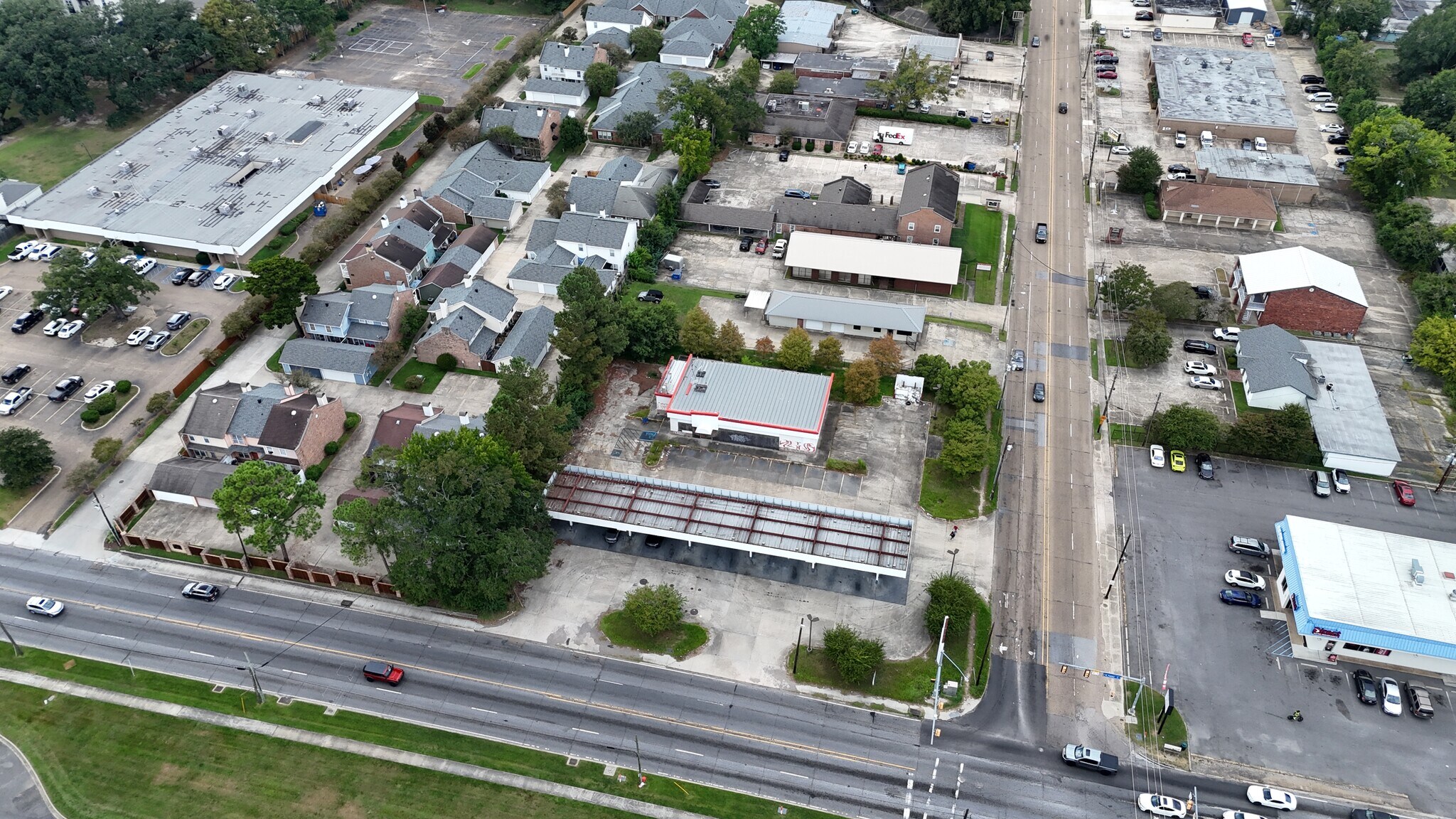 110 S Foster Dr, Baton Rouge, LA à vendre Photo du bâtiment- Image 1 de 4