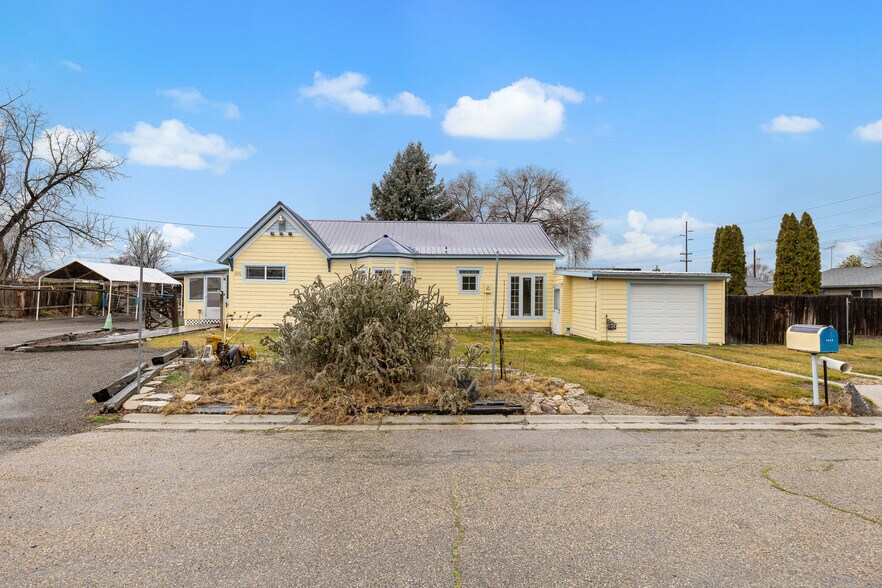 1411 S Fern St, Nampa, ID à vendre - Photo du bâtiment - Image 2 de 44
