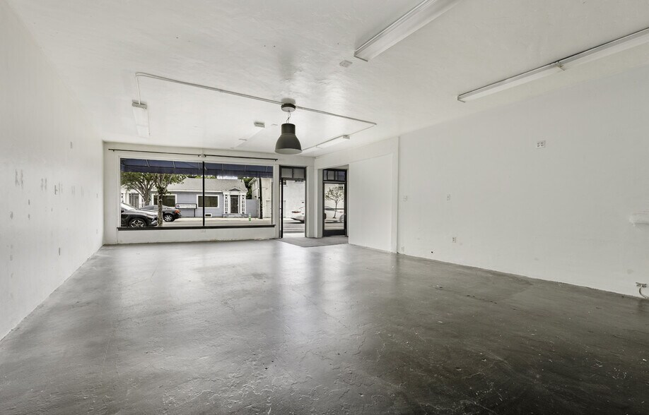 2533-2535 E Broadway, Long Beach, CA à louer - Photo intérieure - Image 3 de 9
