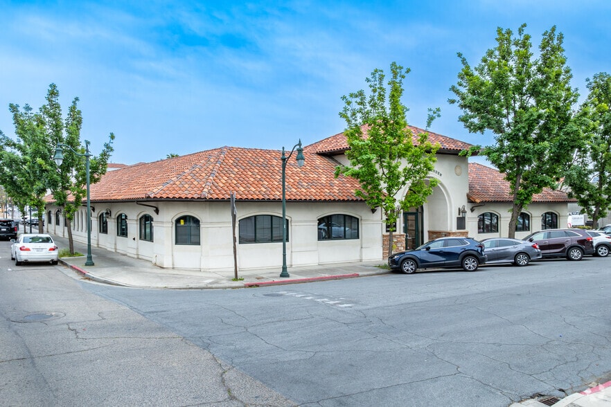 222 N Garden St, Visalia, CA for lease - Primary Photo - Image 1 of 18
