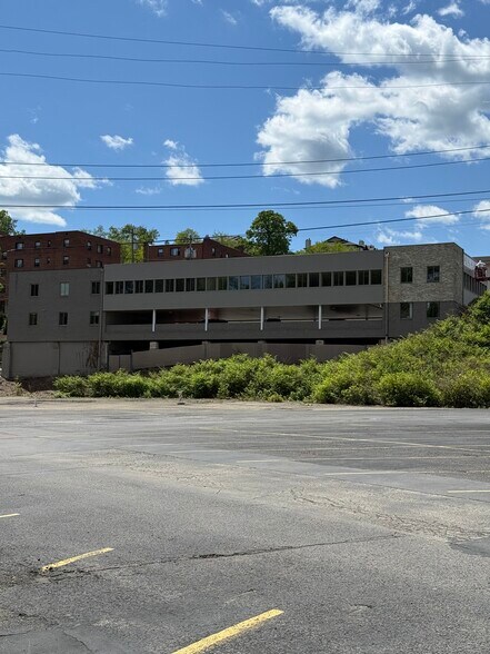 1665 Washington Rd, Pittsburgh, PA à louer - Photo du bâtiment - Image 3 de 6