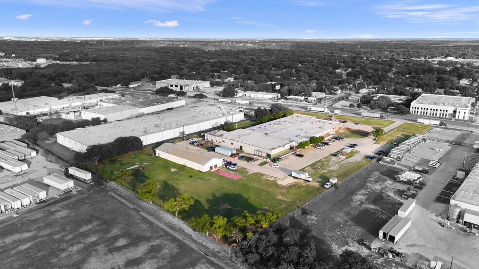 3363 E Commerce St, San Antonio, TX à vendre - Photo du bâtiment - Image 3 de 41