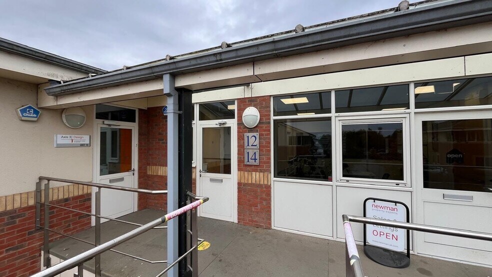 9-28 Athena Ct, Warwick à louer - Photo du bâtiment - Image 2 de 58