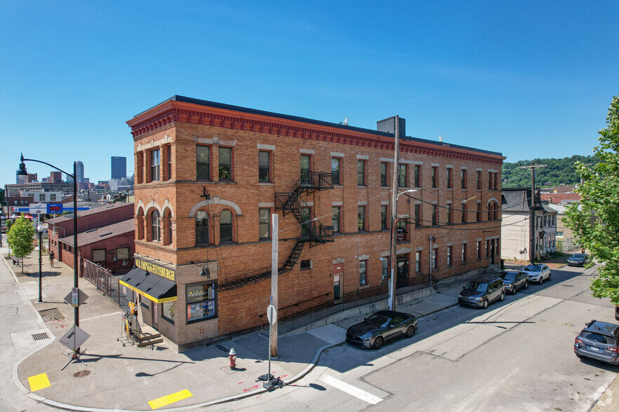 2429 E Carson St, Pittsburgh, PA for lease - Primary Photo - Image 1 of 9