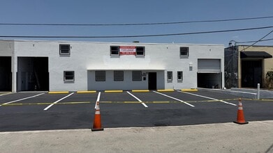 1705-1707 W 32nd Pl, Hialeah, FL à louer Photo intérieure- Image 1 de 12