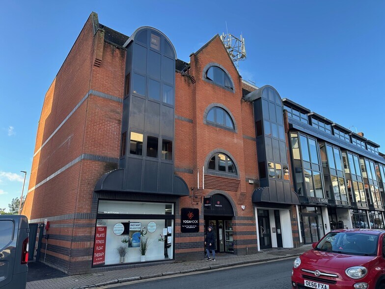 22 Station Rd, Gerrards Cross for lease - Building Photo - Image 1 of 8