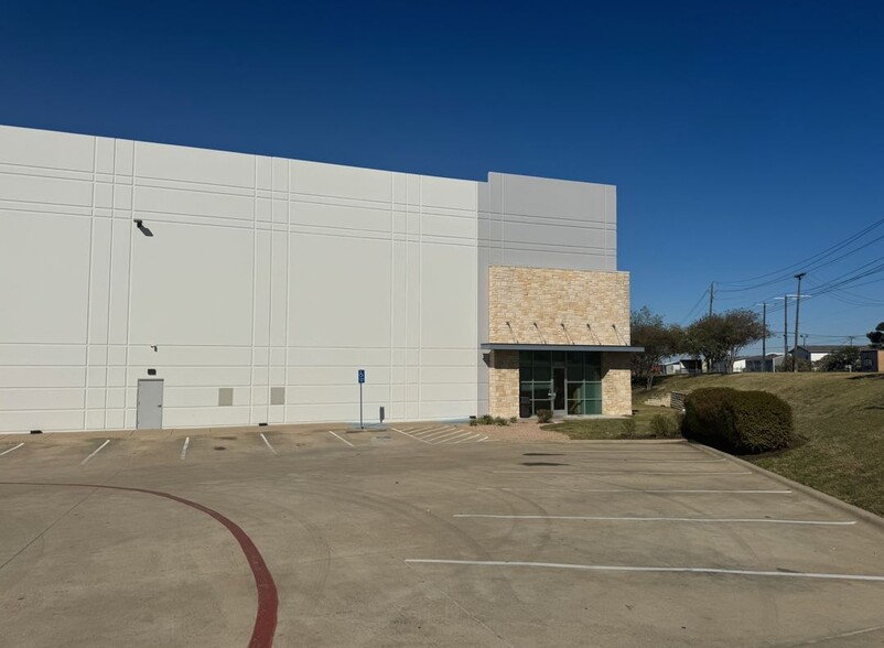 2120 Grand Avenue Pky, Austin, TX for lease - Building Photo - Image 1 of 4